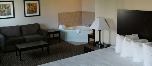 Hotel Boulders Inn & Suites