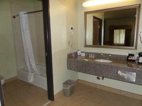 Hotel Baymont Inn & Suites