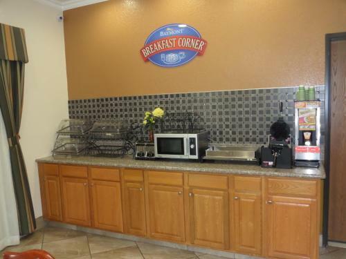 Hotel Baymont Inn & Suites