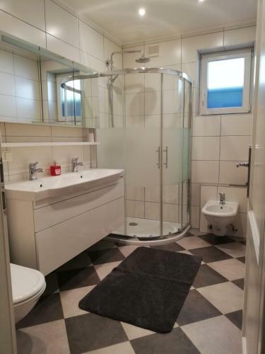 Apartamento Ferienwohnung Mit Pool In W�rthersee N�he