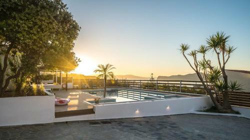 Seaview Garden Villa - Heated Pool