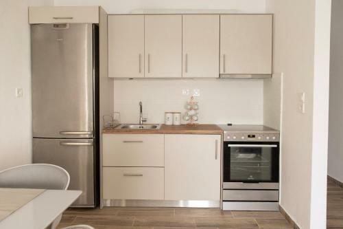 Irida's Sea Front Apartment With Astonishing View