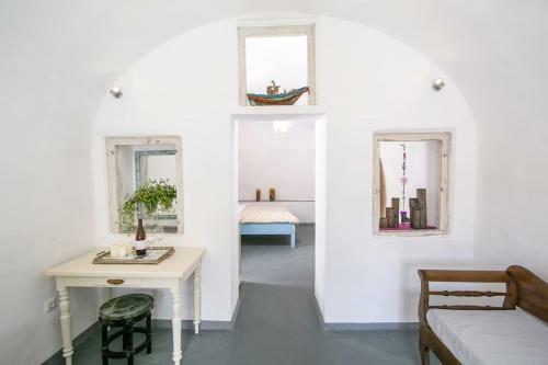 Agrilia Secluded Cave House