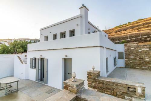 Triantaros Familly House