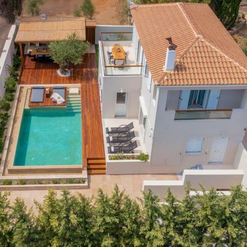 Oresteia Executive Villa, A Flamboyant Retreat