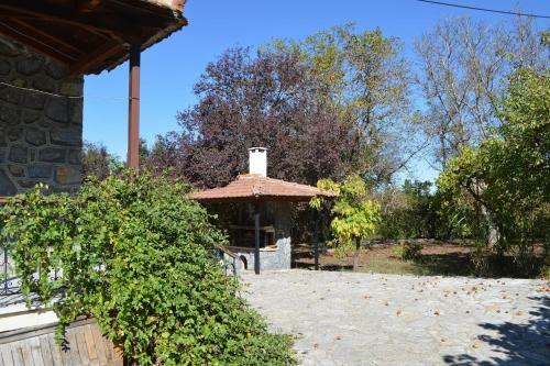 Villa Vytina With Garden And Bbq