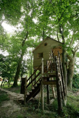 La Cabane Aux Secrets - Au Milieu De Nulle Part