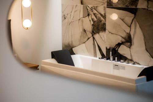 *oasis* Best View Jacuzzi New Central Apartment