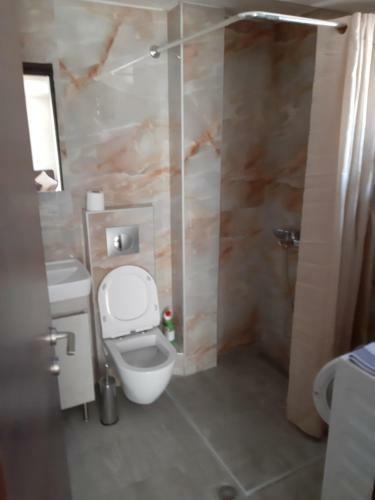 Kosmos Service Apartment City Center 1 With Parking