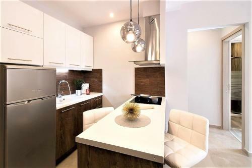Metro Apartment