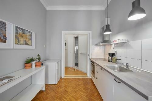 Bright Bright A Central Apartment With Balcony