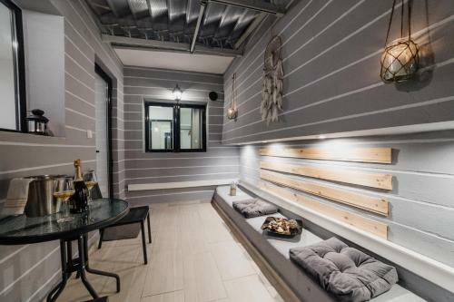 Cutest White-tower Apartment With A Private Patio