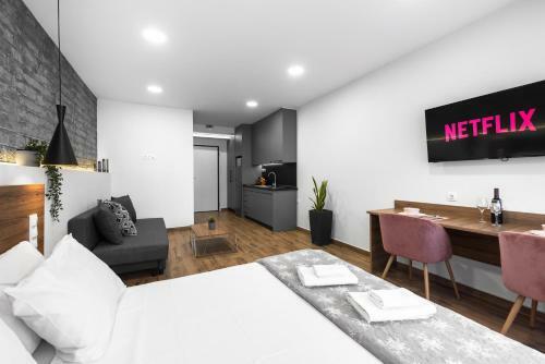 Adelle Apartments, The Luxury Suites