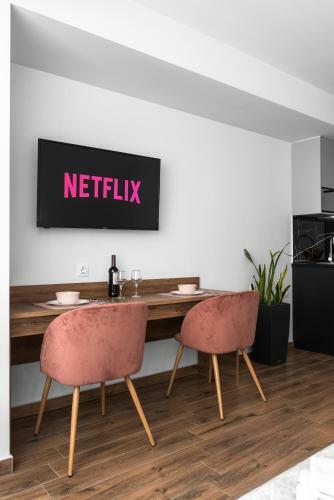 Adelle Apartments, The Luxury Suites