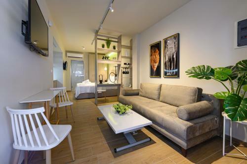 Blackhaus Apartments