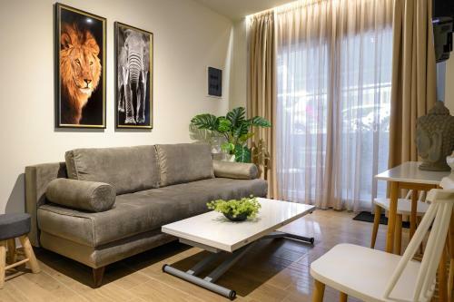 Blackhaus Apartments