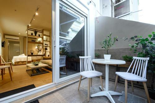 Blackhaus Apartments