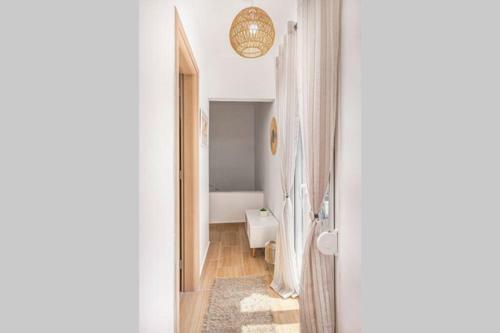 Dennis City Center Elegant Apartment (2)