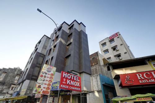 Oyo Collection O 88225 Hotel Knox