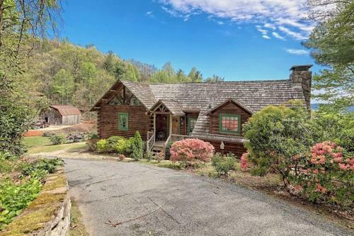 Above It All Luxury Mountain Log Cabin