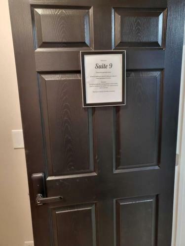 Quiet Marietta, Georgia Retreat, Centrally Located