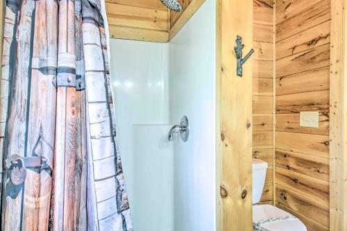 Lush, Pet-friendly Gem With Hot Tub And Fire Pit!