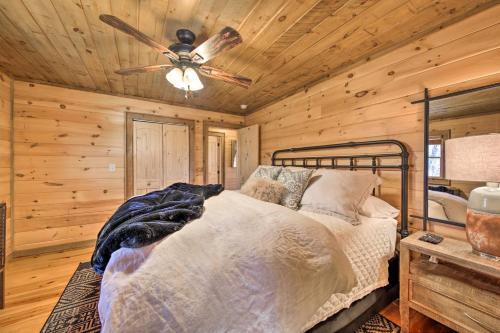 Stunning Escape With Loft, Hot Tub And Mtn Views!