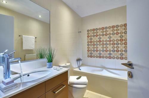 Spacious Mint Luxury Villa Access To Private Beach