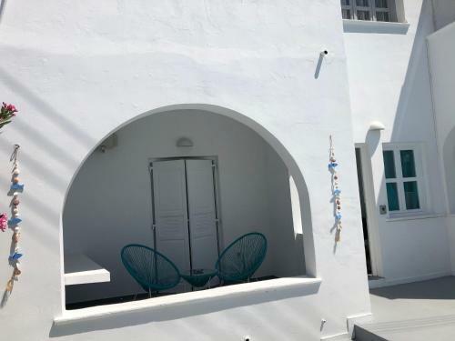 Building With 7 Apartments And Pool