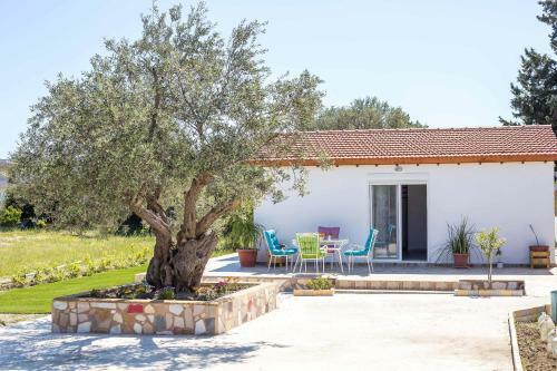 Platanos House Ideal For Families