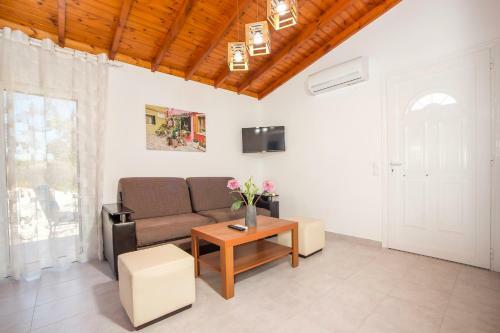 Platanos House Ideal For Families