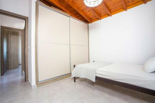 Platanos House Ideal For Families