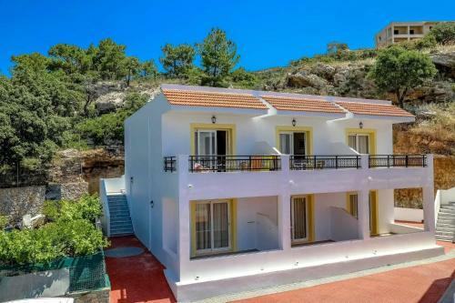 Coloma Apartments Pefkos