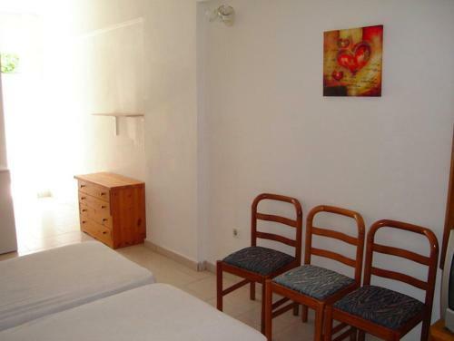 Hostal Room In Studio - Rustic And Spacious Studio By The Beach