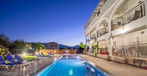 Brunswick Apartments - Pool & Beach