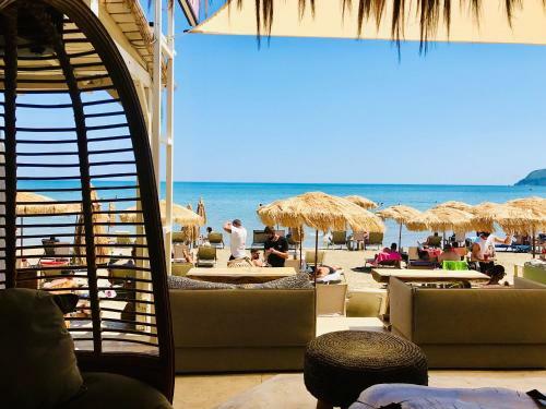 Sea Zoe, Summer House