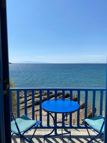 Cavos Studio By The Sea (west)