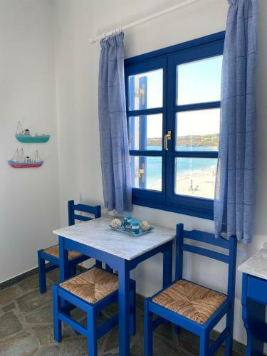 Cavos Studio By The Sea (west)