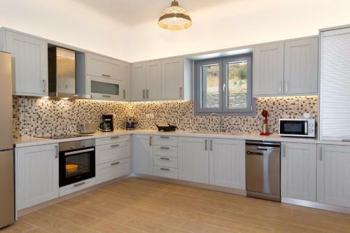 Villa Jessy 150m� With Full Privacy
