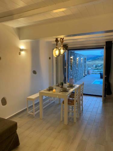 Parian White Luxury Apartments