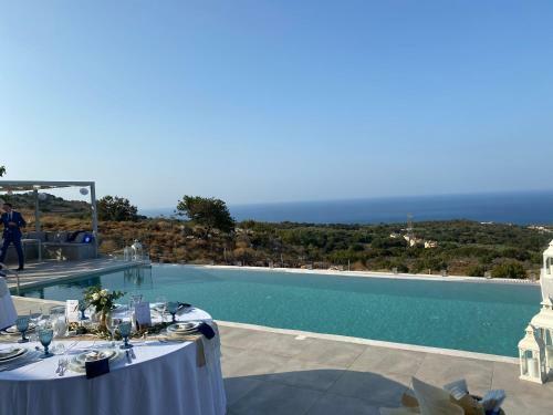 Eva Villas East, With Infinity Pool & And Panoramic Sea View