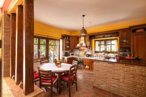 Villa Staras - With Private Heated Pool & Jacuzzi