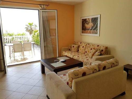 Sunny Apartment In Corfu With Terrace And Garden
