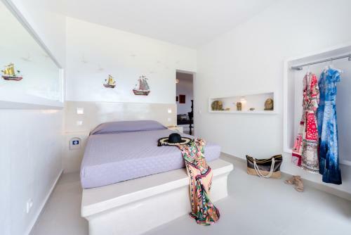 Hostal Moschatos Beach House