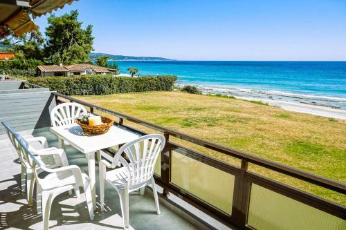 Sunny Bay, Beachfront 1-bdrm Apartment