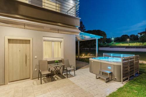 Hotel V Luxury Apartments Posidi