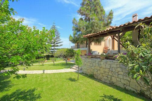 Villa Karteros With Private Swimming Pool