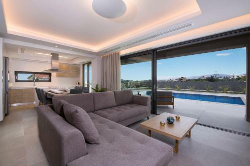 Imperium Luxury Villas-sauna, Jacuzzi & Heated Pool