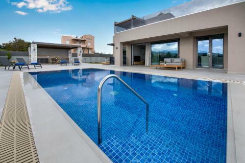 Imperium Luxury Villas-sauna, Jacuzzi & Heated Pool