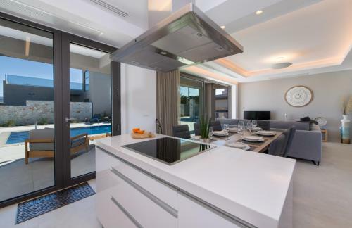 Imperium Luxury Villas-sauna, Jacuzzi & Heated Pool